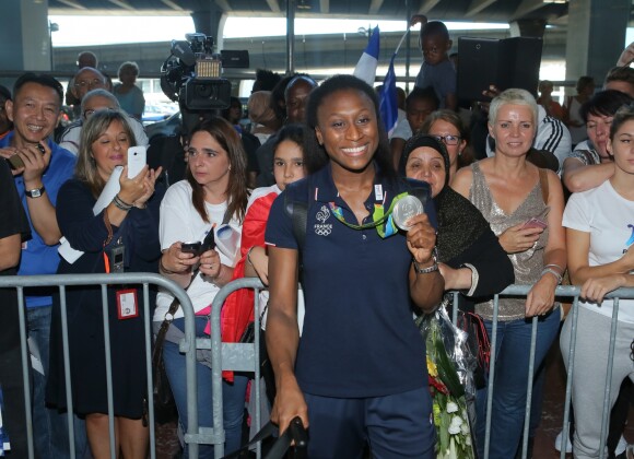 Siraba Dembélé - Retour à Paris des athlètes français des Jeux olympiques de Rio 2016 à l'aéroport de Roissy le 23 août 2016.