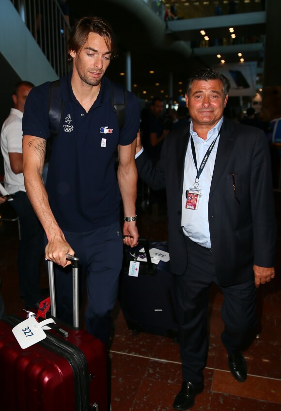 Camille Lacourt - Retour à Paris des athlètes français des Jeux olympiques de Rio 2016 à l'aéroport de Roissy le 23 août 2016.