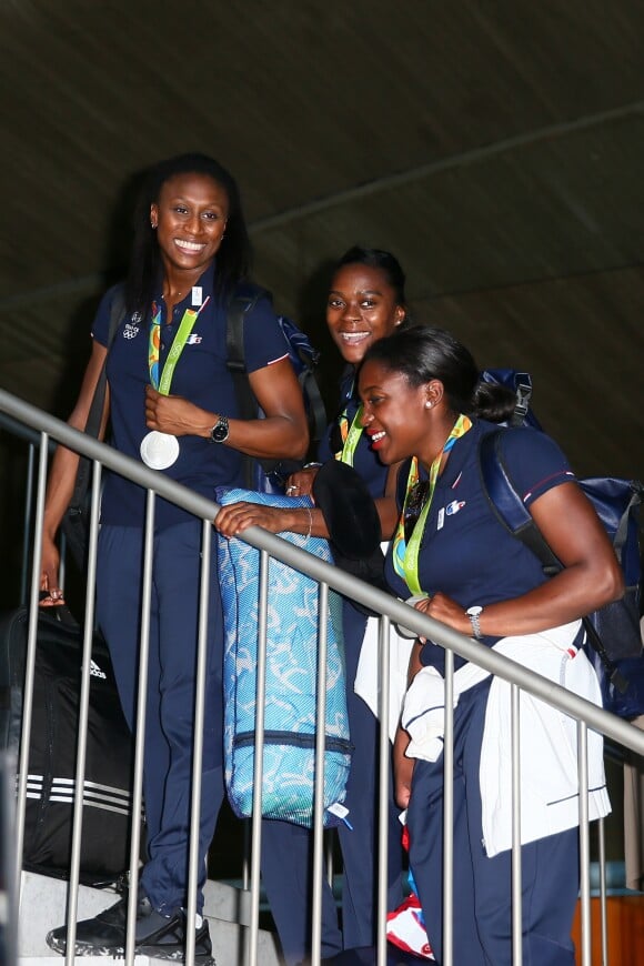 Siraba Dembélé et Gnonsiane Niombla - Retour à Paris des athlètes français des Jeux olympiques de Rio 2016 à l'aéroport de Roissy le 23 août 2016.