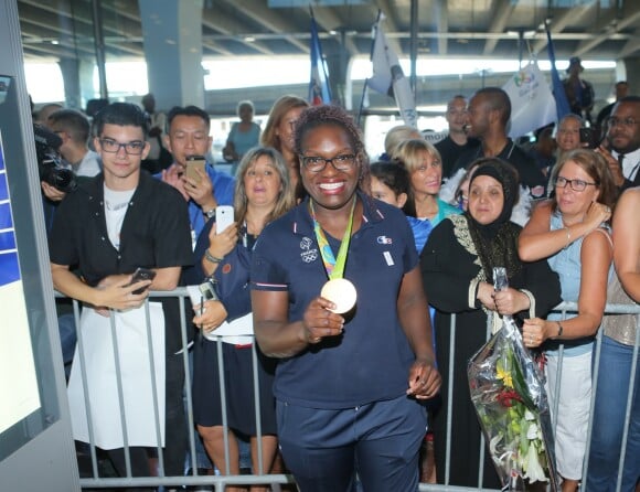 Émilie Andéol - Retour à Paris des athlètes français des Jeux olympiques de Rio 2016 à l'aéroport de Roissy le 23 août 2016.