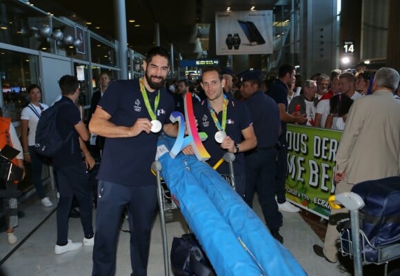 Luka Karabatic et Renaud Lavillenie - Retour à Paris des athlètes français des Jeux olympiques de Rio 2016 à l'aéroport de Roissy le 23 août 2016.