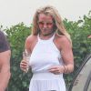 Britney Spears se promène sous la pluie avec ses fils Sean et Jayden en vacances à Hawaii, le 7 août 2016