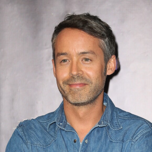 L'animateur Yann Barthès à la conférence de presse de Canal + à Paris le 28 août 2013