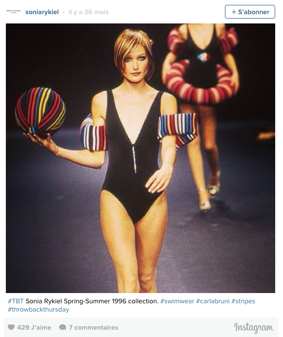 Quand Carla Bruni défilait pour Sonia Rykiel en 1996. Photo postée sur Instagram par la griffe...
