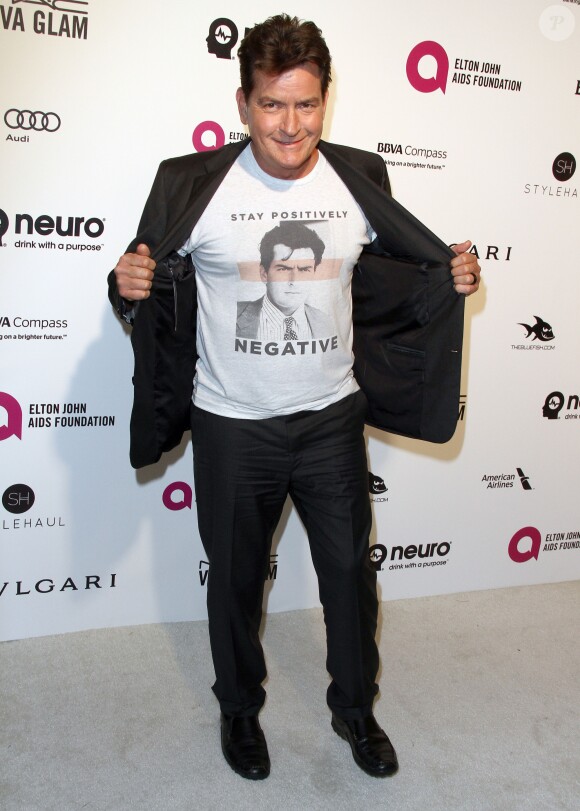 Charlie Sheen à la soirée Elton John AIDS foundation 2016 à West Hollywood Park à West Hollywood. Le 28 février 2016