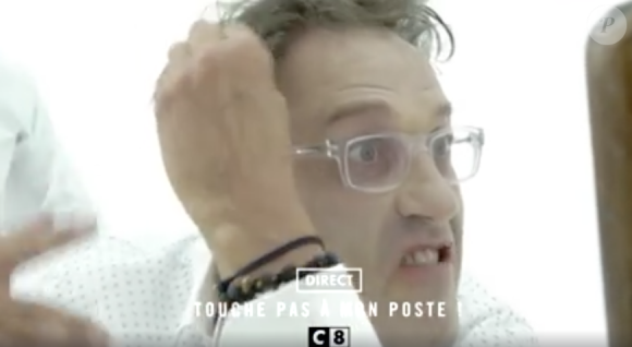 Julien Courbet dans la bande annonce de Touche pas à mon poste, le 29 août 2016.