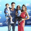 Mario Lopez, sa femme Courtney Mazza et leurs enfants Dominic Lopez et Gia Francesca Lopez lors de la première mondiale de Disney-Pixar "Finding Dory" à Hollywood, le 8 juin 2016.