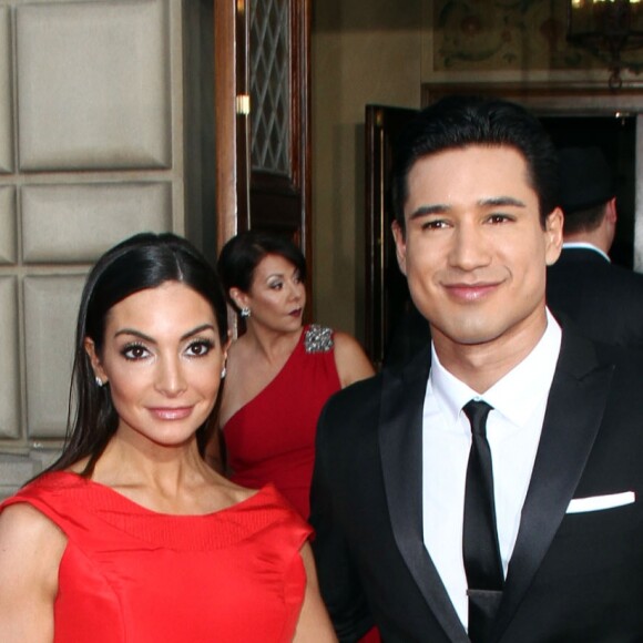 Mario Lopez et sa femme Courtney Mazza à la Cérémonie "2014 NCLR ALMA Awards" à Pasadena, le 10 octobre 2014.