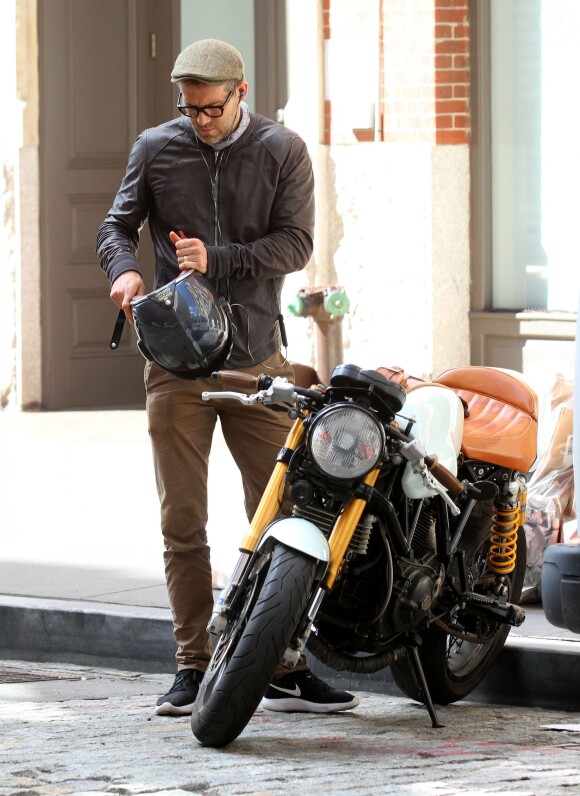 Ryan Reynolds en moto dans les rues de New York Le 26 Août 2016