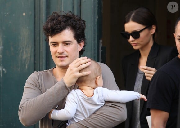 Orlando Bloom, Miranda Kerr et leur bébé Flynn à Paris le 29 septembre 2011