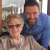 Hugh Jackman a posté une photo de sa belle-mère et lui, en hommage à cette femme qui vient de décéder. août 2016