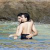 Demi Lovato et Wilmer Valderrama, très amoureux, se baignent lors de leurs vacances avec des amis à Saint-Barthélemy, le 16 décembre 2015.