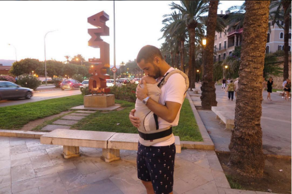 Malena Costa et Mario Suarez, fou de sa fille ici à Majorque en septembre 2016, sont devenus parents le 28 juin 2016 avec la naissance de Matilda. Photo Instagram.