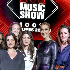 Exclusif - Céline Dion et l'équipe de chez Sony lors de l'enregistrement de l'émission "M6 Music Show - 100% Tubes 2016" à Paris. Le 15 juin 2016. L'émission sera diffusée le 7 septembre 2016 à 21:00 heures. © Dominique Jacovides / Bestimage