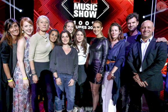 Exclusif - Céline Dion et l'équipe de chez Sony lors de l'enregistrement de l'émission "M6 Music Show - 100% Tubes 2016" à Paris. Le 15 juin 2016. L'émission sera diffusée le 7 septembre 2016 à 21:00 heures. © Dominique Jacovides / Bestimage