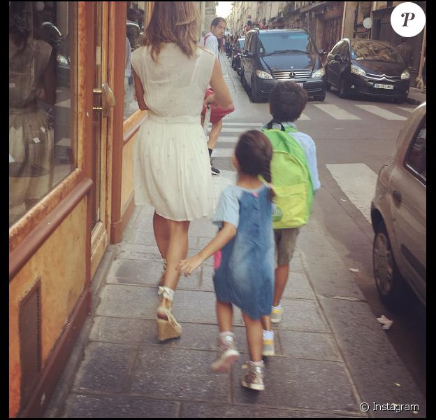 Jamel Debbouze a posté un doux cliché de rentrée des classes avec sa femme Mélissa Theuriau et leurs deux enfants à Paris