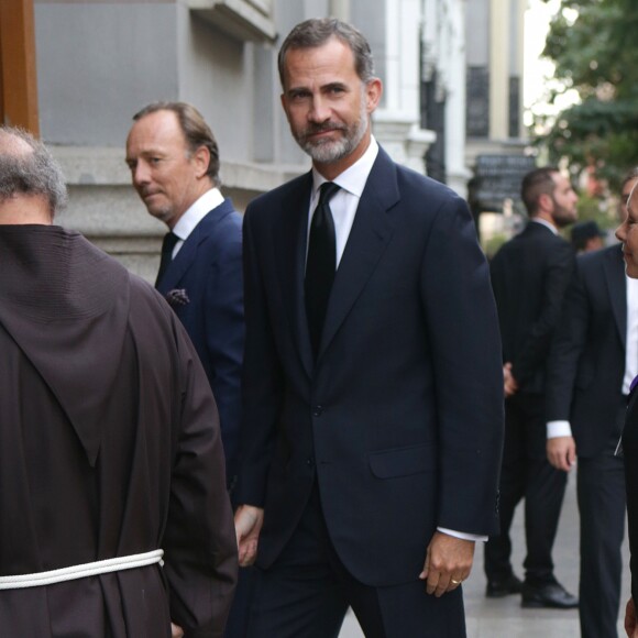 Flavia et Pablo Hohenlohe, le roi Felipe VI d'Espagne lors de la messe d'obsèques à la mémoire de Marco de Hohenlohe-Langenburg, 19e duc de Medinaceli, le 6 septembre 2016 en la basilique de Nuestro Padre Jesus de Medinaceli à Madrid.