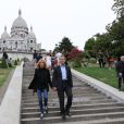  Emmanuel Macron et sa femme Brigitte Trogneux quittent la Maison de la Radio et vont déjeuner à Montmartre le 4 septembre 2016. Brigitte accompagnait son mari Emmanuel à la Maison de la radio pour faire une émission à l'invitation de France-Inter... Ensuite, comme à leur habitude ils ont été déjeuner dans leur restaurant préféré "La Cave des Abesses" puis ils se sont promenés sur la Butte Montmartre comme ils aiment le faire chaque dimanche. Le 4 septembre 2016. 