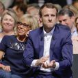 Emmanuel Macron et sa femme Brigitte Trogneux durant le premier meeting du rassemblement "En Marche !" à la Mutualité à Paris, France, le 12 juillet 2016. © Stéphane Allaman/BestImage