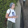 Exclusif - Paris Jackson (la fille de Michael Jackson) attend son chauffeur Uber à Los Angeles, le 10 août 2016. © CPA/Bestimage