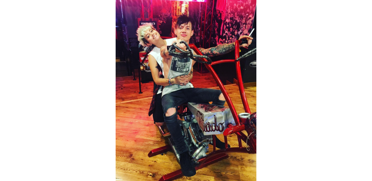 Photo Le rockeur Michael Snoddy et sa chérie Paris Jackson. Photo