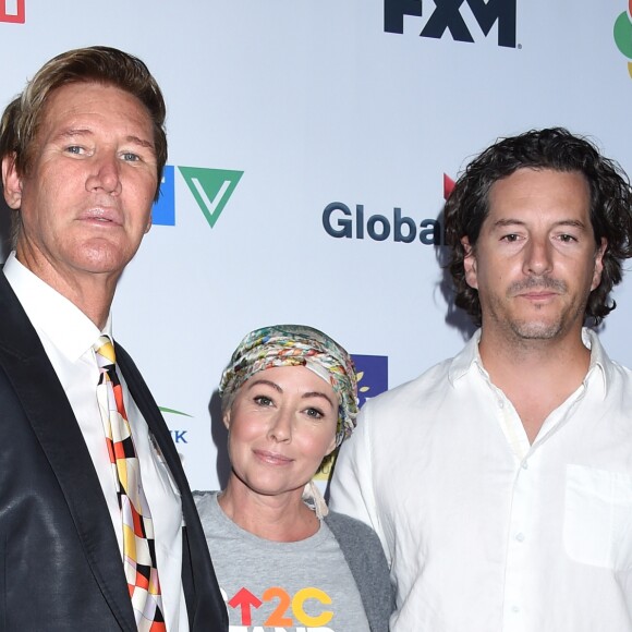 Shannen Doherty avec son docteur et son mari Kurt Iswarienko le 9 septembre 2016 au Walt Disney Concert Hall à Los Angeles pour la soirée de bienfaisance télévisée au profit de la lutte contre le cancer Stand Up to Cancer.