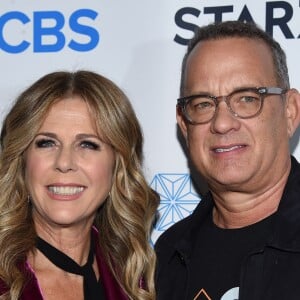 Rita Wilson et Tom Hanks le 9 septembre 2016 au Walt Disney Concert Hall à Los Angeles pour la soirée de bienfaisance télévisée au profit de la lutte contre le cancer Stand Up to Cancer.