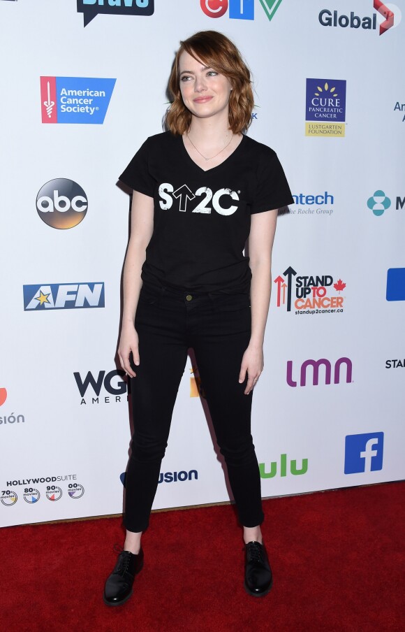 Emma Stone le 9 septembre 2016 au Walt Disney Concert Hall à Los Angeles pour la soirée de bienfaisance télévisée au profit de la lutte contre le cancer Stand Up to Cancer.