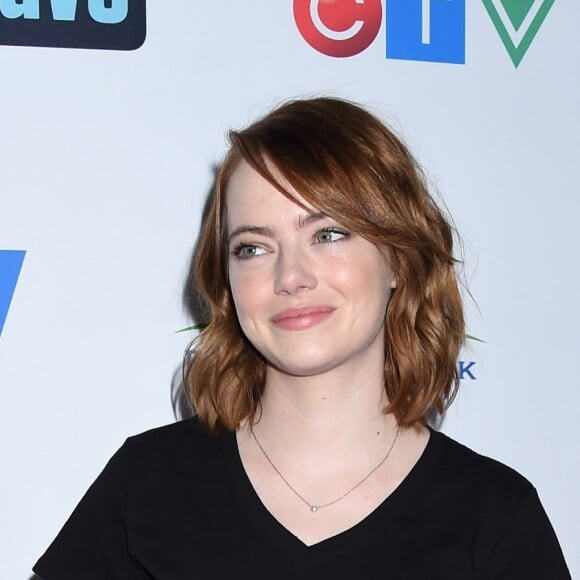 Emma Stone le 9 septembre 2016 au Walt Disney Concert Hall à Los Angeles pour la soirée de bienfaisance télévisée au profit de la lutte contre le cancer Stand Up to Cancer.