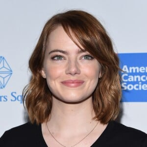 Emma Stone le 9 septembre 2016 au Walt Disney Concert Hall à Los Angeles pour la soirée de bienfaisance télévisée au profit de la lutte contre le cancer Stand Up to Cancer.