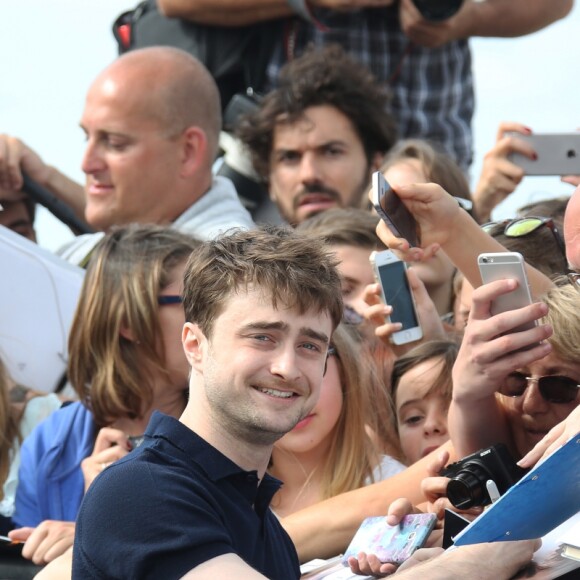 Daniel Radcliffe a inauguré la cabine à son nom sur les planches au 42e Festival du Film Américain de Deauville le 10 septembre 2016, en présence d'une importante foule de fans. Il a d'ailleurs passé 30 minutes à poser des selfies, puis encore autant en dédicaces. © Denis Guignebourg / Bestimage