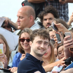 Daniel Radcliffe a inauguré la cabine à son nom sur les planches au 42e Festival du Film Américain de Deauville le 10 septembre 2016, en présence d'une importante foule de fans. Il a d'ailleurs passé 30 minutes à poser des selfies, puis encore autant en dédicaces. © Denis Guignebourg / Bestimage