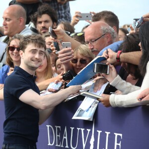 Daniel Radcliffe a inauguré la cabine à son nom sur les planches au 42e Festival du Film Américain de Deauville le 10 septembre 2016, en présence d'une importante foule de fans. Il a d'ailleurs passé 30 minutes à poser des selfies, puis encore autant en dédicaces. © Denis Guignebourg / Bestimage
