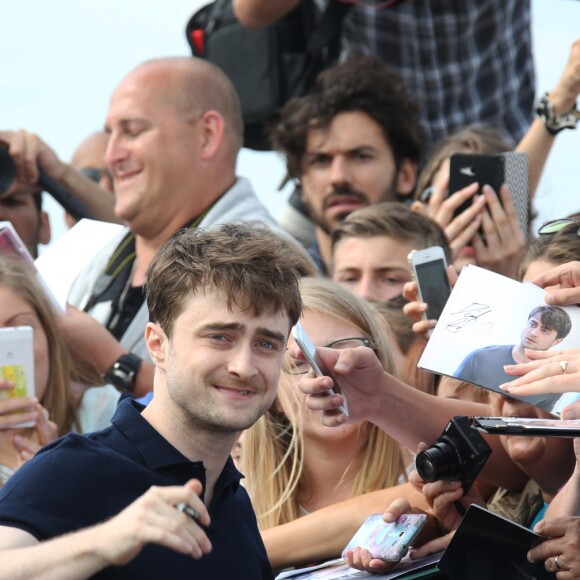 Daniel Radcliffe a inauguré la cabine à son nom sur les planches au 42e Festival du Film Américain de Deauville le 10 septembre 2016, en présence d'une importante foule de fans. Il a d'ailleurs passé 30 minutes à poser des selfies, puis encore autant en dédicaces. © Denis Guignebourg / Bestimage