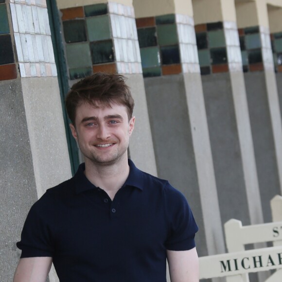 Daniel Radcliffe a inauguré la cabine à son nom sur les planches au 42e Festival du Film Américain de Deauville le 10 septembre 2016, en présence d'une importante foule de fans. Il a d'ailleurs passé 30 minutes à poser des selfies, puis encore autant en dédicaces. © Denis Guignebourg / Bestimage