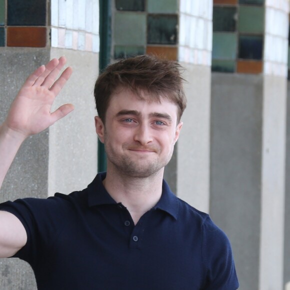 Daniel Radcliffe a inauguré la cabine à son nom sur les planches au 42e Festival du Film Américain de Deauville le 10 septembre 2016, en présence d'une importante foule de fans. Il a d'ailleurs passé 30 minutes à poser des selfies, puis encore autant en dédicaces. © Denis Guignebourg / Bestimage