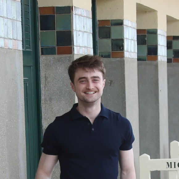 Daniel Radcliffe a inauguré la cabine à son nom sur les planches au 42e Festival du Film Américain de Deauville le 10 septembre 2016, en présence d'une importante foule de fans. Il a d'ailleurs passé 30 minutes à poser des selfies, puis encore autant en dédicaces. © Denis Guignebourg / Bestimage