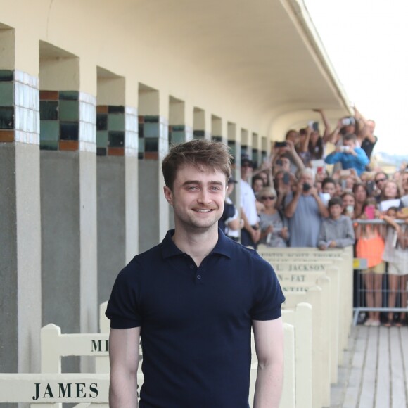 Daniel Radcliffe a inauguré la cabine à son nom sur les planches au 42e Festival du Film Américain de Deauville le 10 septembre 2016, en présence d'une importante foule de fans. Il a d'ailleurs passé 30 minutes à poser des selfies, puis encore autant en dédicaces. © Denis Guignebourg / Bestimage