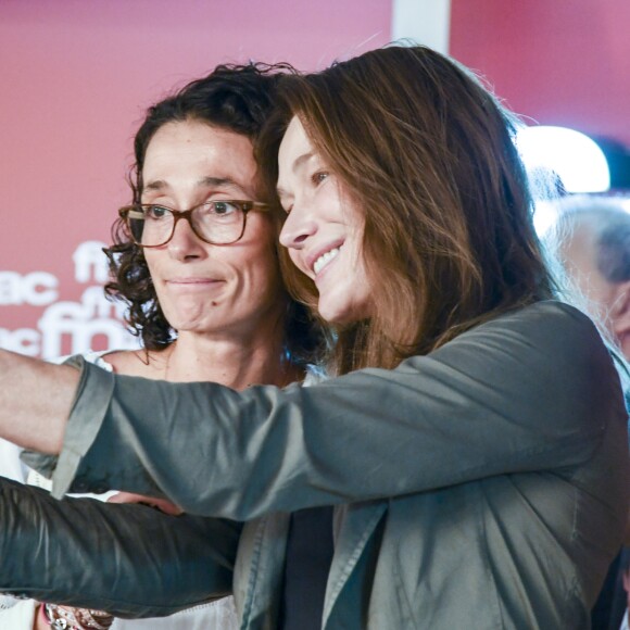 Semi-Exclusif - Carla Bruni-Sarkozy rejoint son mari Nicolas Sarkozy lors d'une séance de dédicaces de son livre "Tout pour la France" à la Fnac des Ternes à Paris le 10 septembre 2016 © Pierre Perusseau / Bestimage