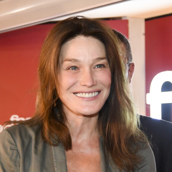 Semi-Exclusif - Carla Bruni-Sarkozy rejoint son mari Nicolas Sarkozy lors d'une séance de dédicaces de son livre "Tout pour la France" à la Fnac des Ternes à Paris le 10 septembre 2016 © Pierre Perusseau / Bestimage
