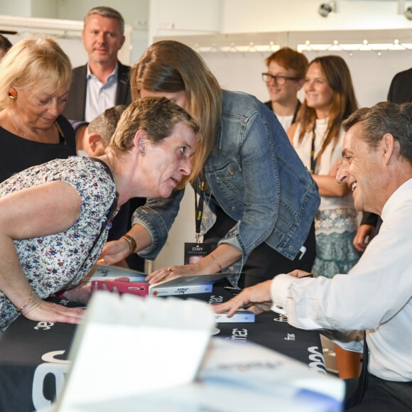 Nicolas Sarkozy en séance de dédicaces pour son livre " Tout pour la France " à la Fnac des Ternes à Paris le 10 septembre 2016 . © Pierre Perusseau / Bestimage