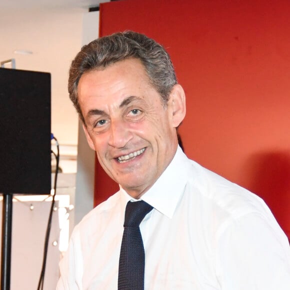 Nicolas Sarkozy en séance de dédicaces pour son livre " Tout pour la France " à la Fnac des Ternes à Paris le 10 septembre 2016 . © Pierre Perusseau / Bestimage