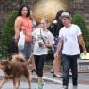 Exclusif - Amanda Seyfried se promène avec son chien et un inconnu dans un quartier de Toronto, elle va commencer le tournage de « Anon » avec Clive Owen a Toronto le 8 juillet 2016. © CPA/Bestimage