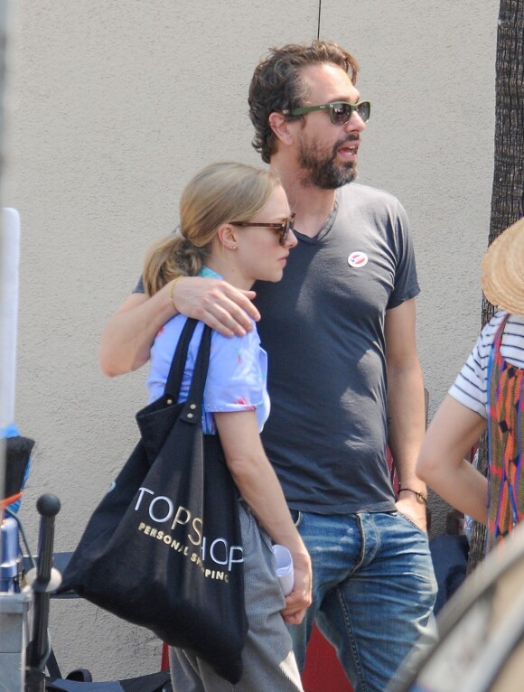 Amanda Seyfried, Thomas Sadoski sur le Tournage du film "The Clapper" à Los Angeles. Le 7 juin 2016