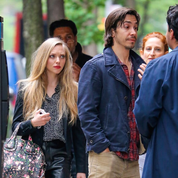 Amanda Seyfried et son petit ami Justin Long sortent de chez eux à New York, le 22 mai 2014.