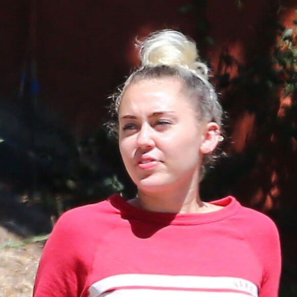 Exclusif - Miley Cyrus est allée déjeuner avec sa mère Trish à Los Angeles, le 18 août 2016