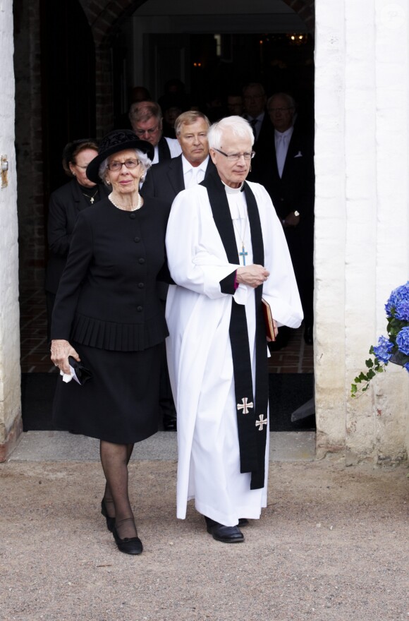 Gunnila Bernadotte avec Lars-Goran Lonnermark lors des obsèques de son époux le comte Carl Johan Bernadotte, comte de Wisborg, en 2012.