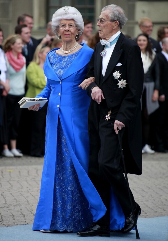 Le comte Carl Johan Bernadotte et la comtesse Gunnila, comte et comtesse de Wisborg, au mariage de la princesse Victoria de Suède et du prince Daniel le 19 juin 2010 à Stockholm.