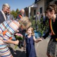 Le roi Philippe et la reine Mathilde de Belgique visitaient le 13 septembre 2016 l'Auberge du Vivier, un centre inter-générationnel à Habay-la-Neuve. 