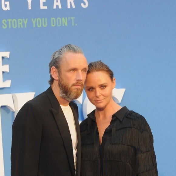 Alasdhair Willis et sa femme Stella McCartney à la première de "The Beatles: Eight Days A Week - The Touring Years" au cinéma Odeon à Leicester Square à Londres, le 15 septembre 2016.